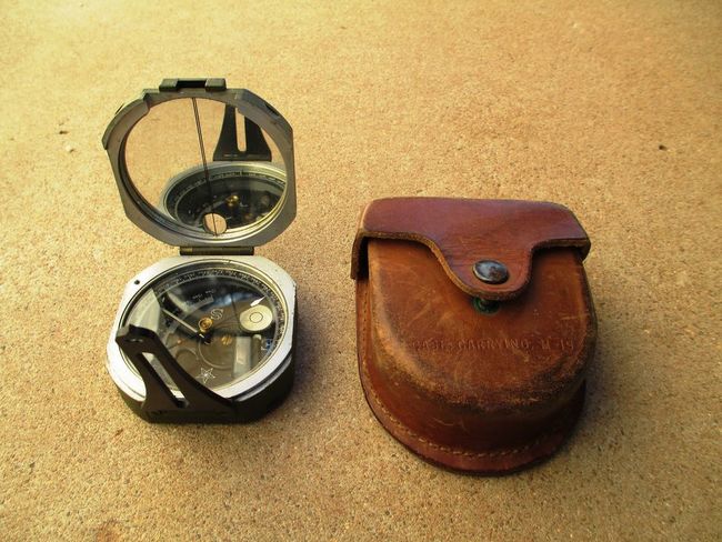 1944_M2_Compass_opened