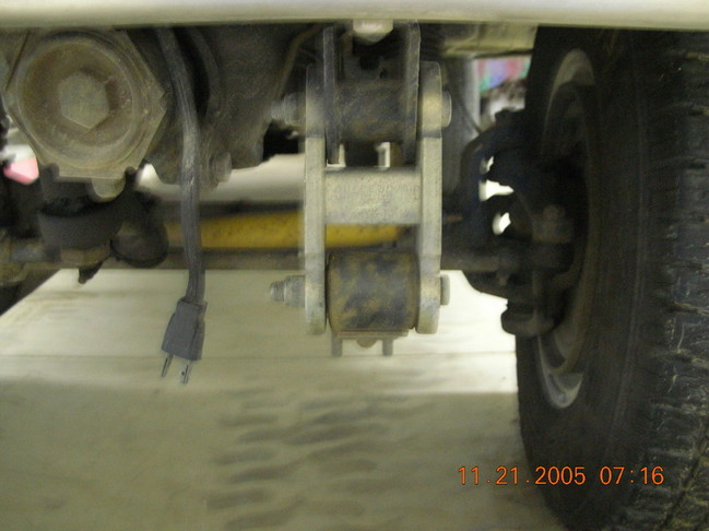 2005_11_21_75_cj_frt_shackle