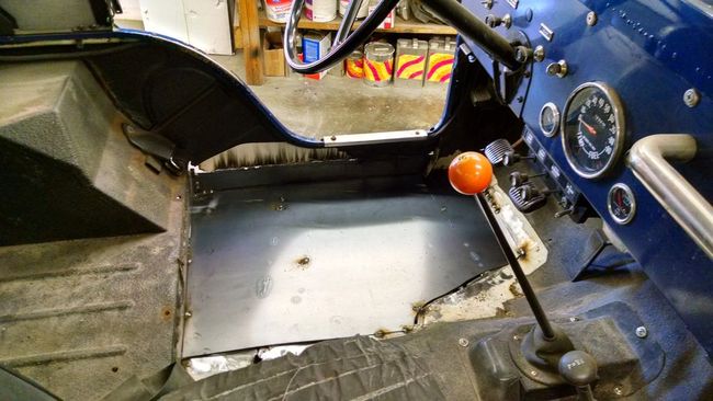 2014_10_08_cj5_new_floor_metal_in