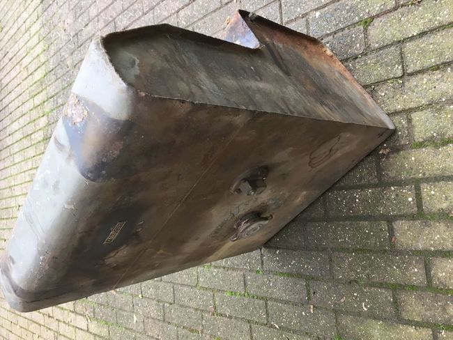 Gas tank