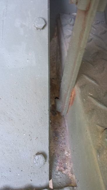 Radiator shutter lever at floor