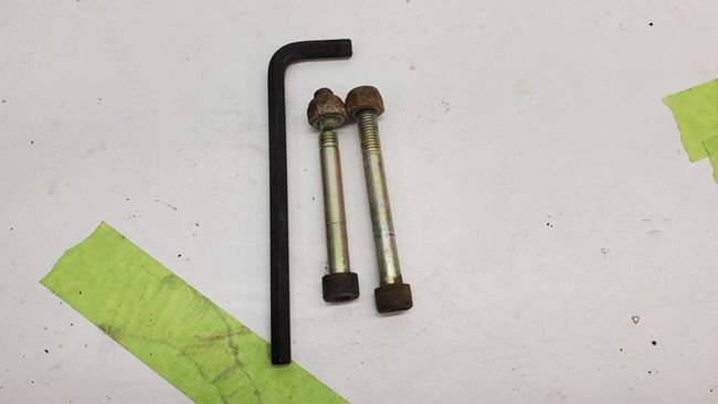 2023_03_19_08_engine_mount_bolts