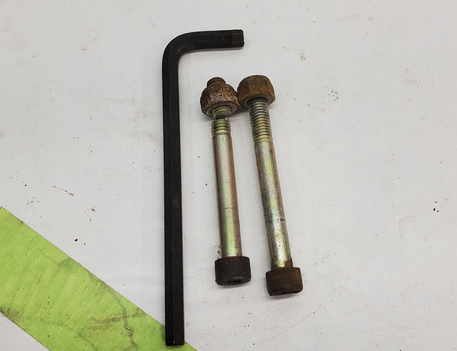 2023_03_19_08_engine_mount_bolts1