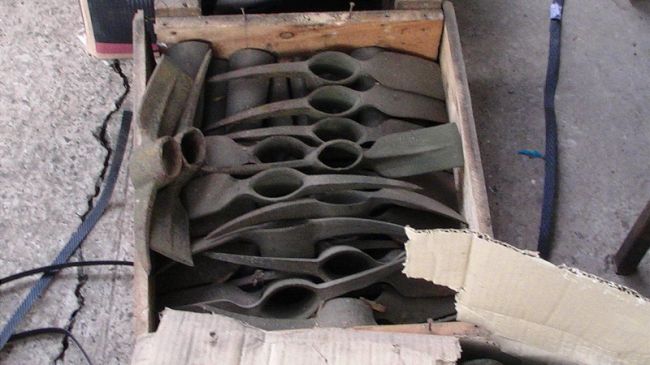 N.O.S. 1945 Pick Axe