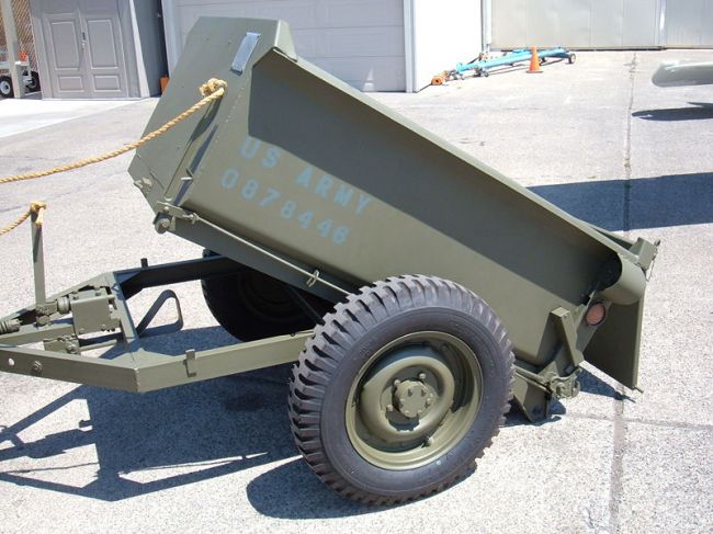800px-1945_Willys_jeep_with_trailer_3