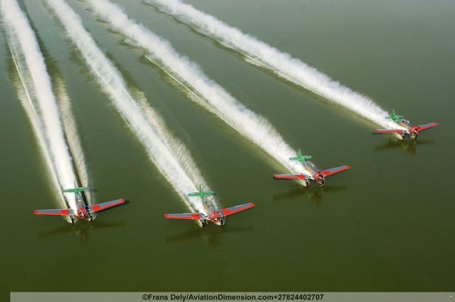 Aircraft_water_skiing_3