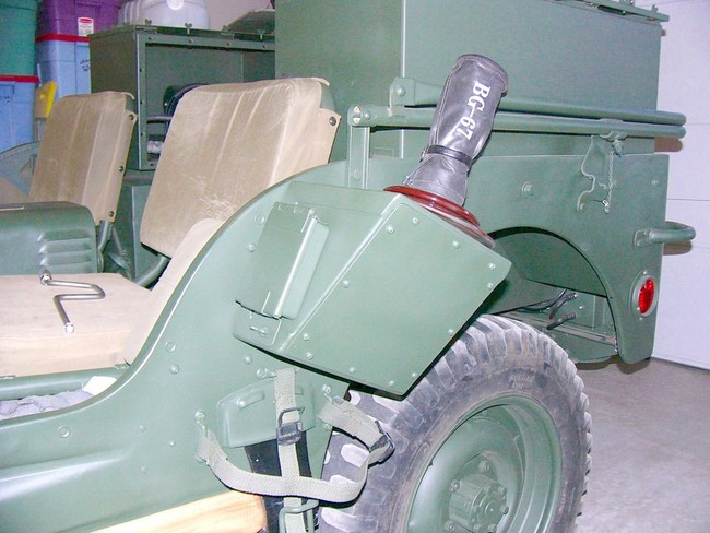 Antenna_mount_and_seat_box_014