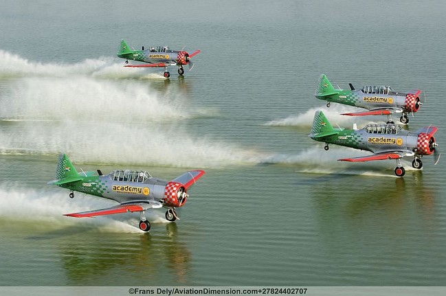 Aricraft_water_skiing_1