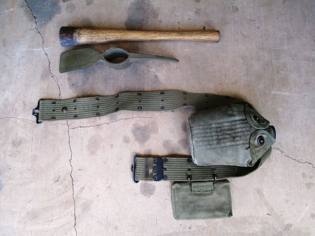 Assorted_WW2_Gear_cont_