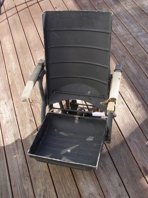 B-24_Seat_01