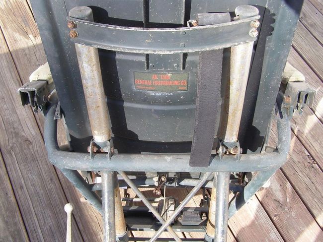 B-24_Seat_02