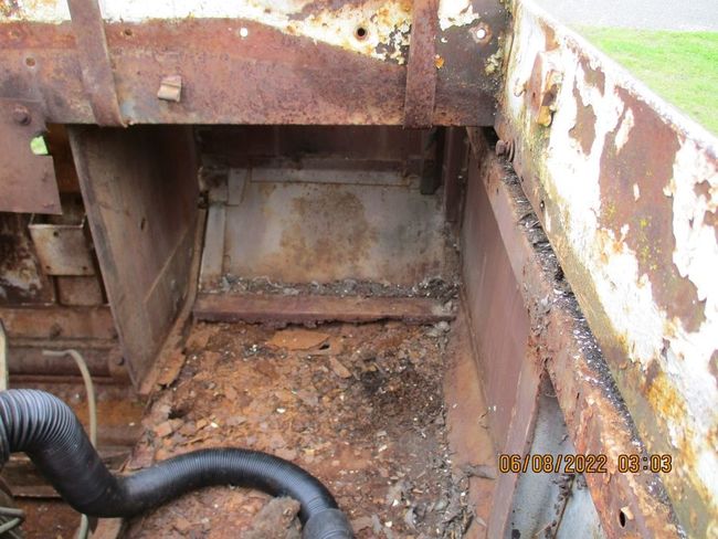 Battery_Tray_and_under_the_fuel_tank_1_