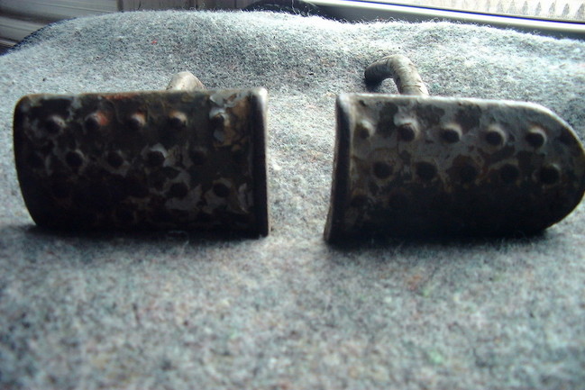 Brake_and_clutch_pedals_004