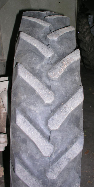 CJ2-09 left front tire tread