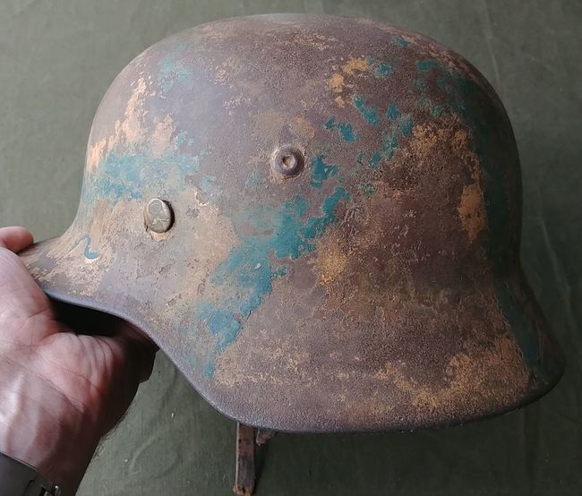 Camouflage_German_M35_Helmet_left_side