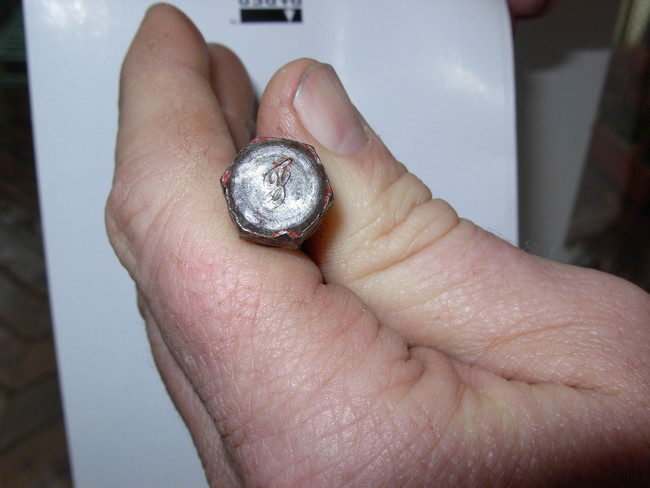 F marked valve cover bolt