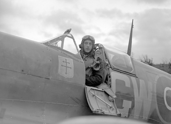 Free_French_Spitfire