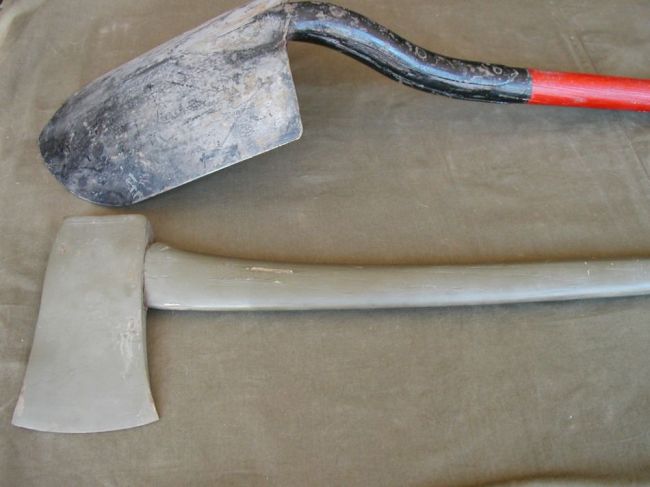 WW2 Jeep Axe &amp; Shovel