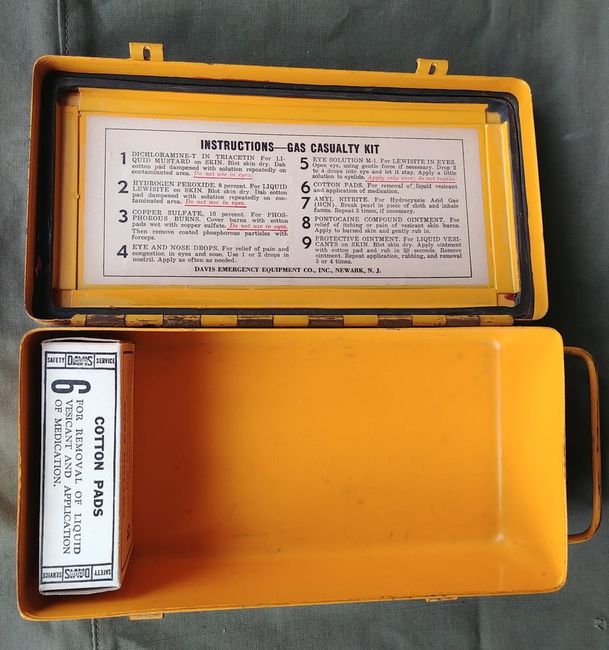 Gas_Casualties_Yellow_Kit_2_Clasp_contents_