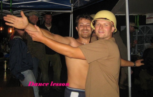 Guy_Army_dance_lesson_01