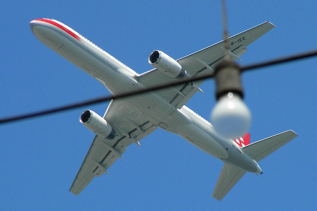 Boeing 757 HB-IEE over Lake Geneva