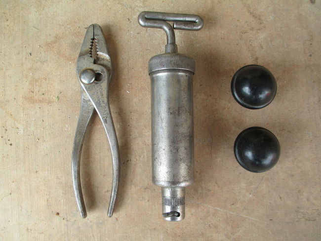 Orig. H-D Tools and Knobs