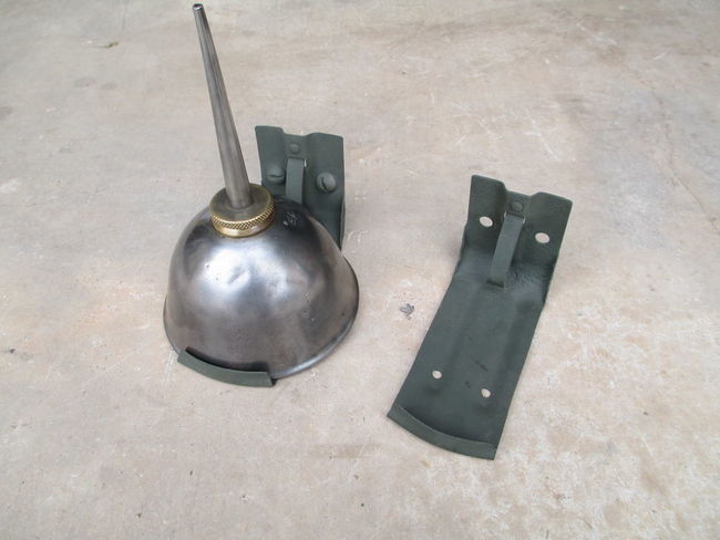 IHC_Oil_Can_Bracket