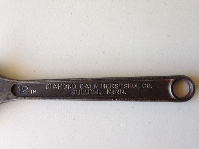 Diamond calk wrench