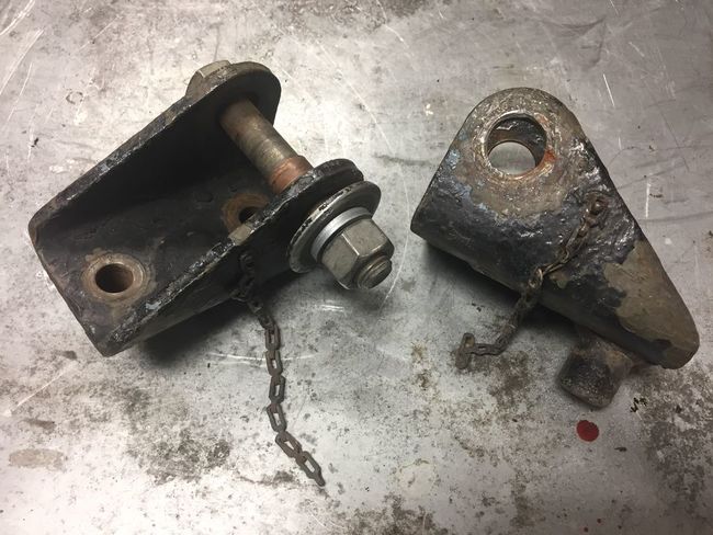 M38a1 lifting shackle brackets