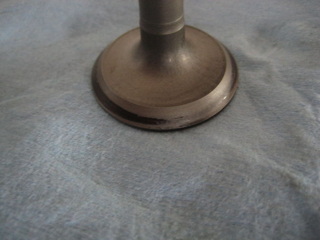 Valve contact area