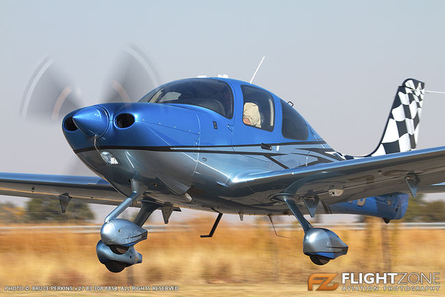 Cirrus ZS-JPB Eagles Creek Airfield