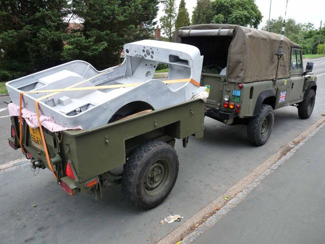 Tub and Land Rover