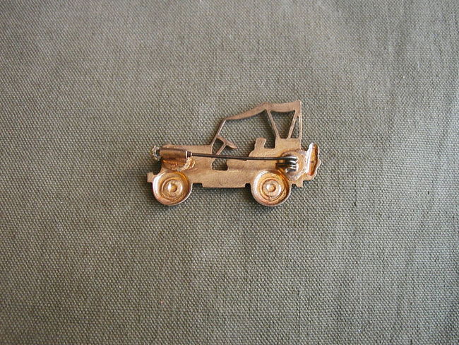 WW2 Sweatheart jeep Pin reverse