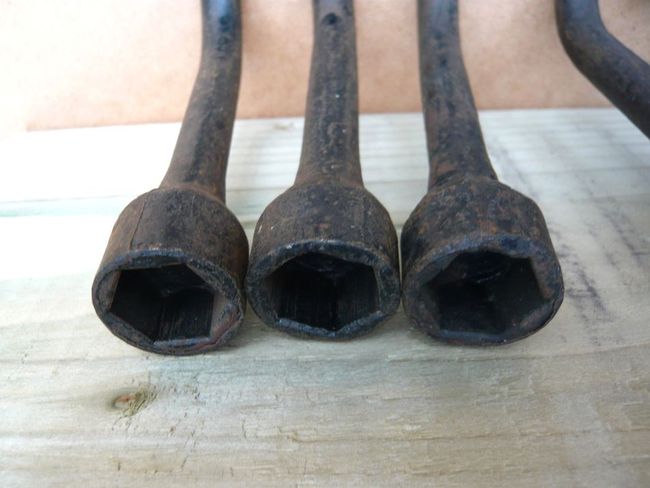 Lug_wrench_41_25d