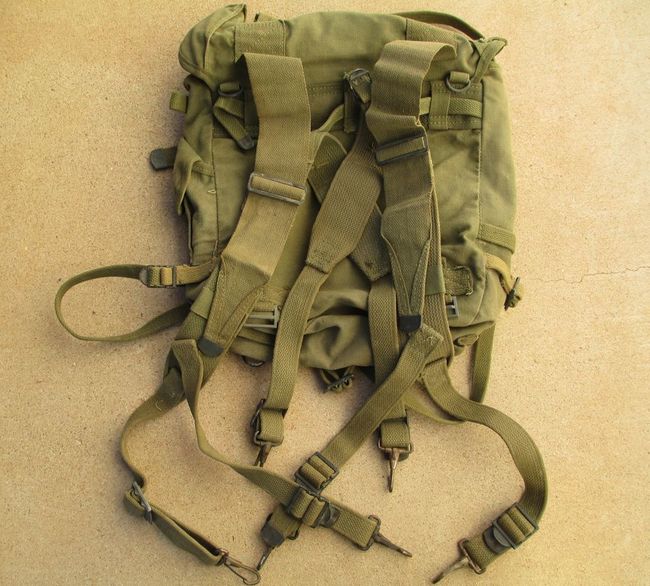 M1945_Pack_with_Suspenders_back