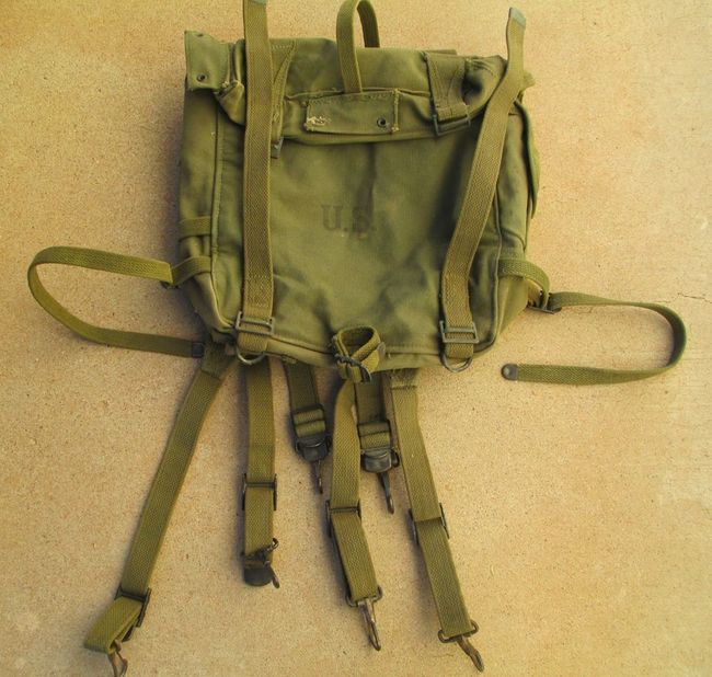 M1945_Pack_with_Suspenders_front