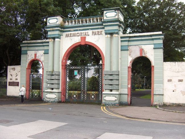 Memorial_Park_gate-3