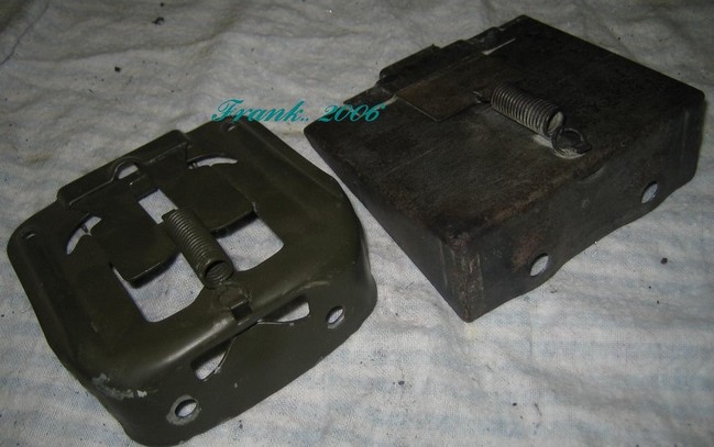 Oil_can_bracket_03