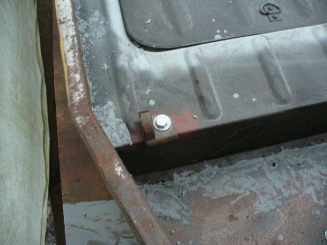 seat pivot bracket