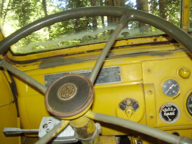 1945 REO US6 horn button