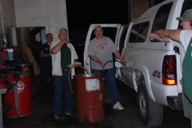 Ron_pumping_gas