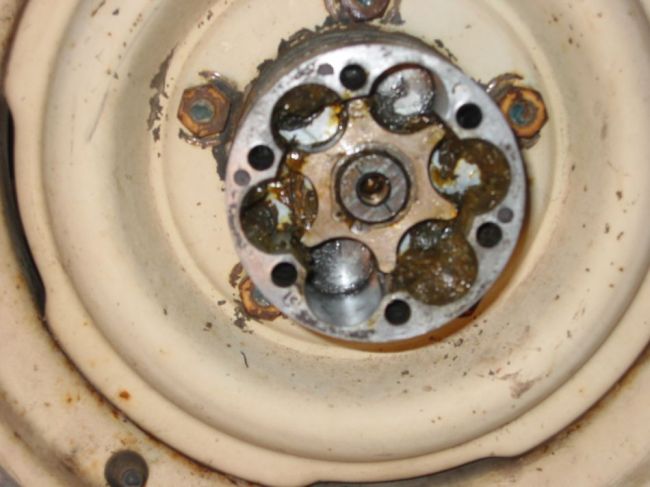 Right hub body