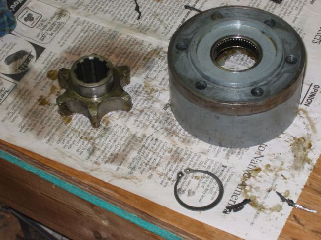 Right hub body