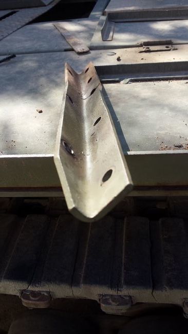 Rt_side_track_armor_at_door_2