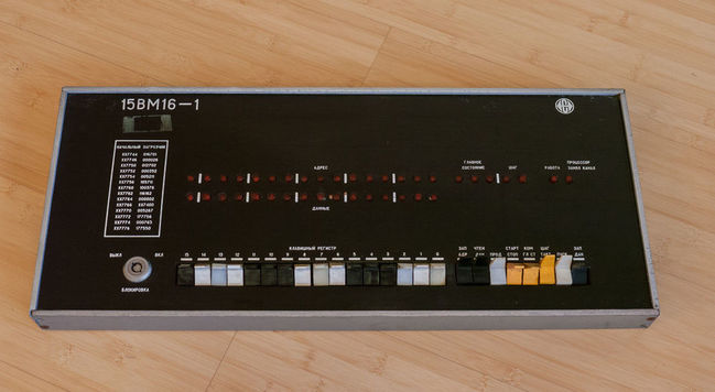 Russian_PDP-11_15_console_02