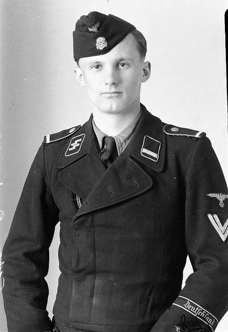 SS_from_Deutschland_Regiment02