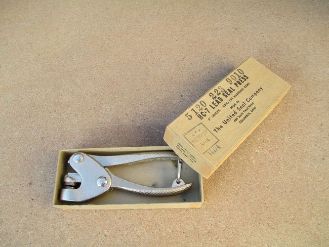 Hand Lead Seal Press