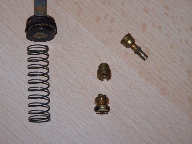 Spring_check_valves