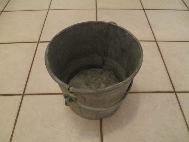 Strap Bottom Bucket