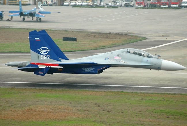 Su-30_Low_pass